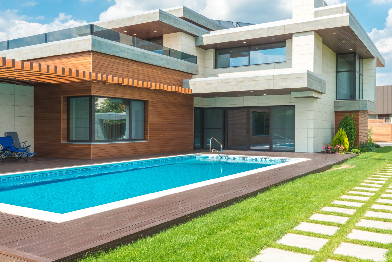 Family Resort-Style Pool – Paradise Valley